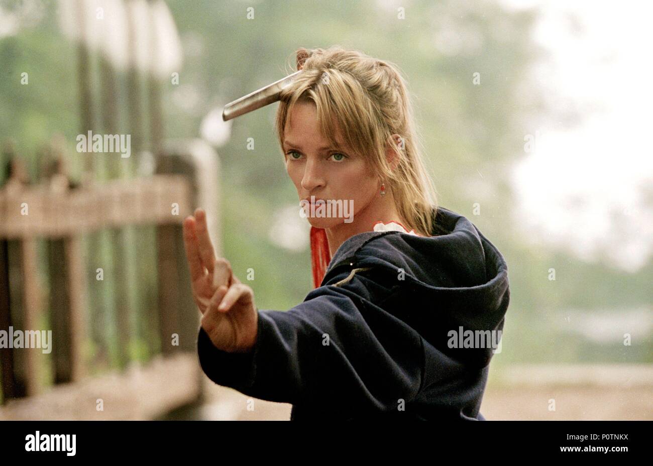 Pellicola originale titolo: KILL BILL: VOL. 2. Titolo inglese: KILL BILL: VOL. 2. Regista: Quentin Tarantino. Anno: 2004. Stelle: Uma Thurman. Copyright: Editoriale all'interno di utilizzare solo. Questa è una distribuita pubblicamente handout. I diritti di accesso soltanto, senza licenza di copyright fornite. Autorizzazione obbligatoria per Visual Icona (www.visual-icon.com) è richiesto per la riproduzione di questa immagine. Credito: MIRAMAX / COOPER, ANDREW / Album Foto Stock