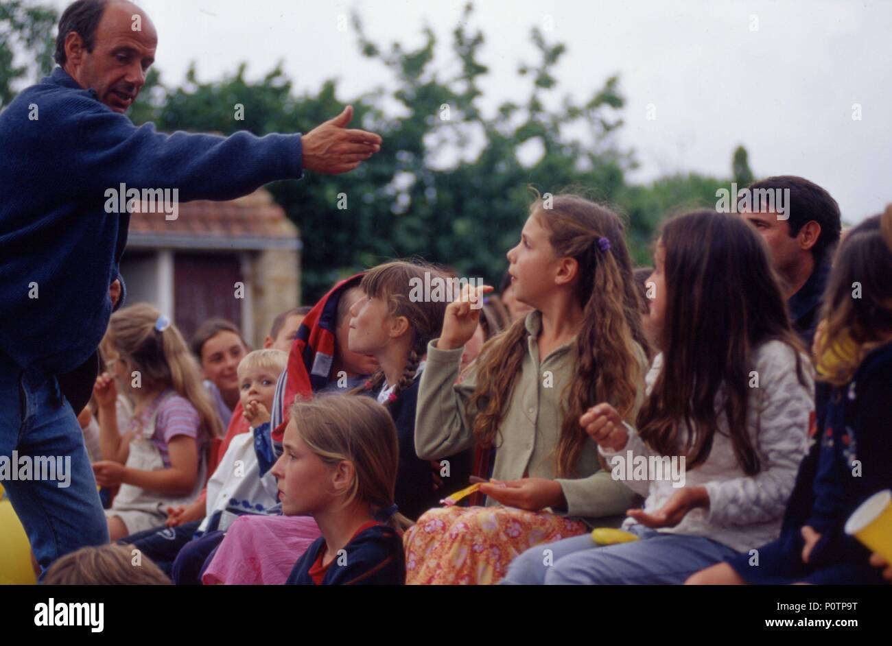 Pellicola originale titolo: les femmes... OU Les Enfants d'abord.... Titolo inglese: Donne o bambini prima. Regista: MANUEL POIRIER. Anno: 2002. Stelle: MANUEL POIRIER. Credito: SALOME/ARP/STUDIO CANAL/FRANCE 2 CINEMA/ESICMA / Album Foto Stock