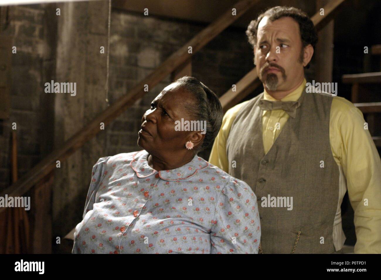 Pellicola originale titolo: IL LADYKILLERS. Titolo inglese: il LADYKILLERS. Regista: Ethan Coen; Joel Coen. Anno: 2004. Stelle: Tom Hanks; IRMA P. HALL. Credito: Touchstone Pictures/JACOBSON COMPANY / GORDON, MELINDA Luisa Rossi / Album Foto Stock