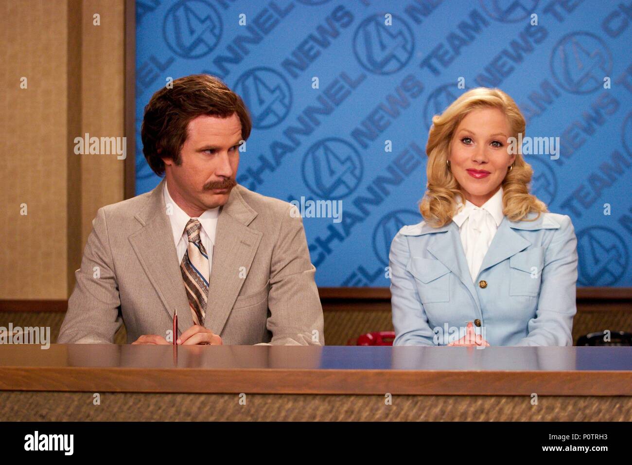 Pellicola originale titolo: ANCHORMAN: la leggenda di Ron Burgundy. Titolo inglese: ANCHORMAN: la leggenda di Ron Burgundy. Regista: ADAM MCKAY. Anno: 2004. Stelle: CHRISTINA APPLEGATE HA; Will Ferrell. Credito: DREAMWORKS SKG / MICHAELS, Darren / Album Foto Stock