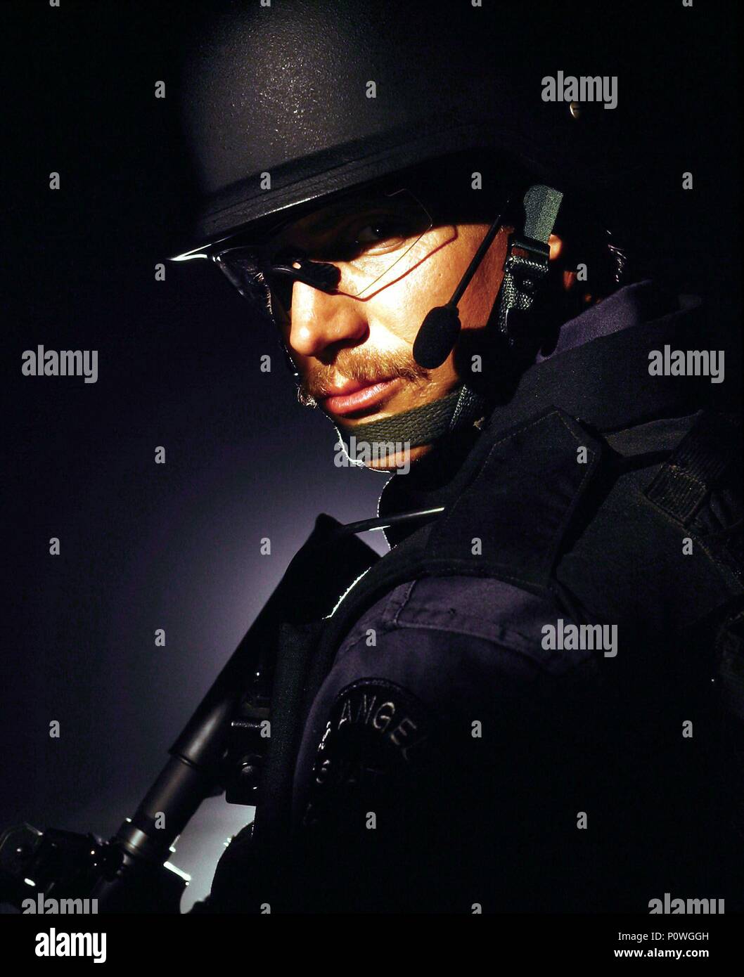 Pellicola originale titolo: S. W. A. T.. Titolo inglese: S. W. A. T.. Regista: CLARK JOHNSON. Anno: 2003. Stelle: BRIAN VAN HOLT. Credito: Columbia Pictures / bianco, Timoteo / Album Foto Stock