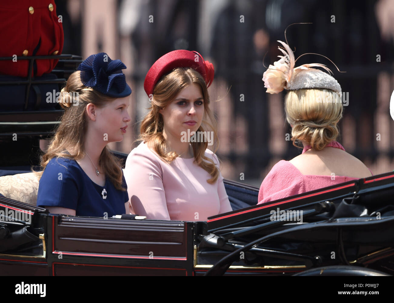 Foto deve essere accreditato ©Alpha premere 079965 09/06/2018 Lady Louise Windsor principessa Beatrice e Sophie Contessa di Wessex durante Trooping il colore a Buckingham Palace per il Mall a Londra. Foto Stock