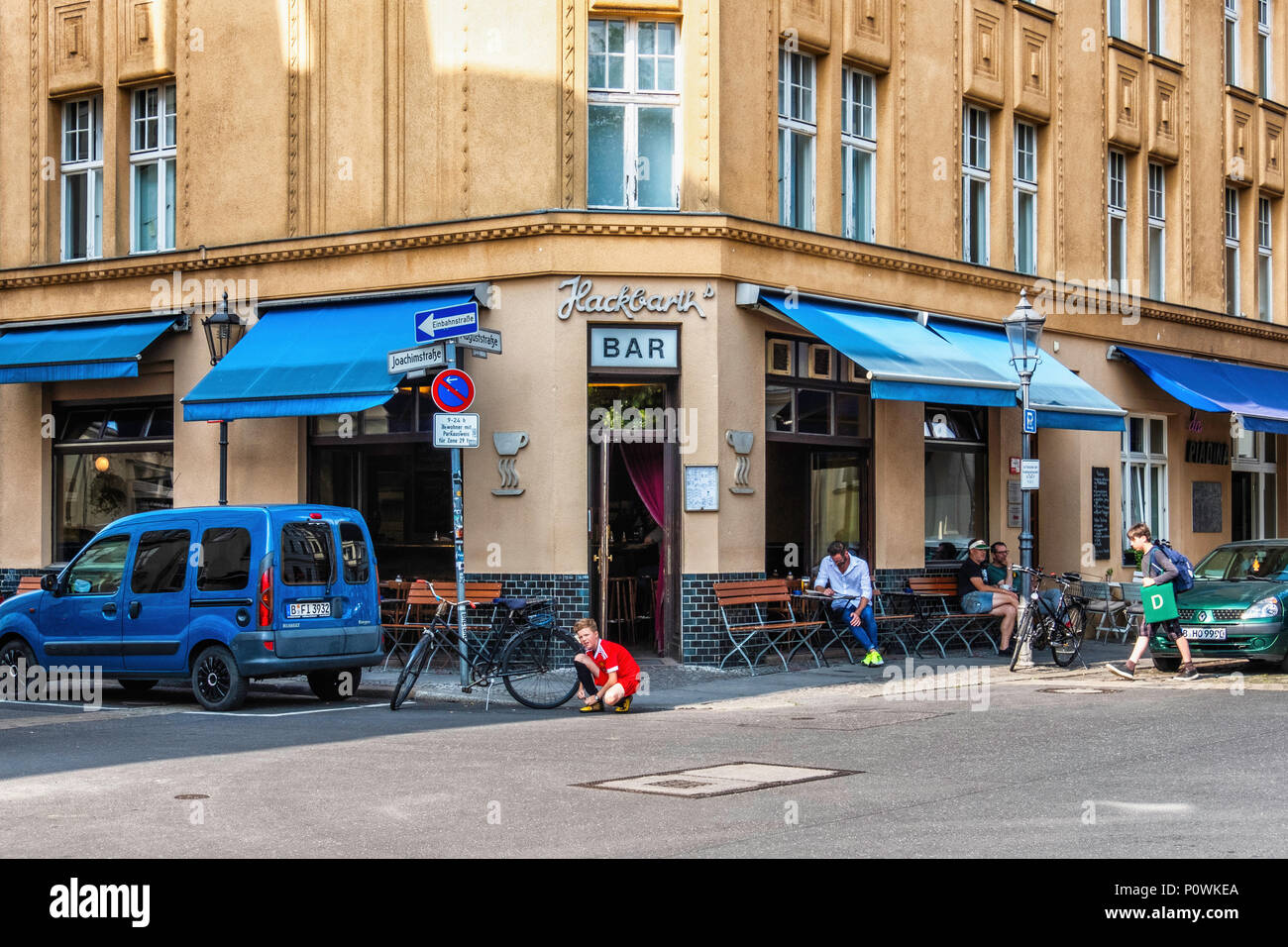 Berlin Mitte, Hackbarth's Bar & Cafe, angolo tradizionale pub nel quartiere alla moda di Auguststrasse è il pioppo con artisti locali Foto Stock