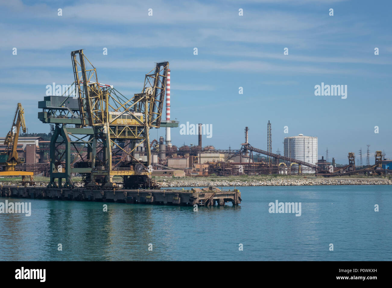 L'Italia, Livorno, Piombino, porto industriale Foto Stock