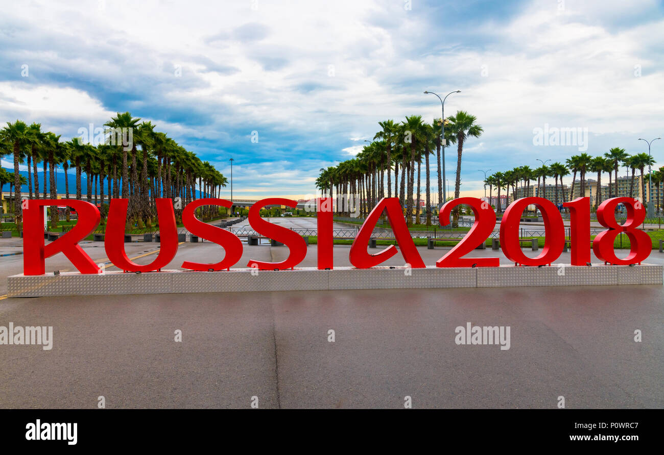 Sochi, Russia - 30 Maggio. 2018. Installazione di iscrizione simboleggia la Coppa del Mondo FIFA 2018 Foto Stock