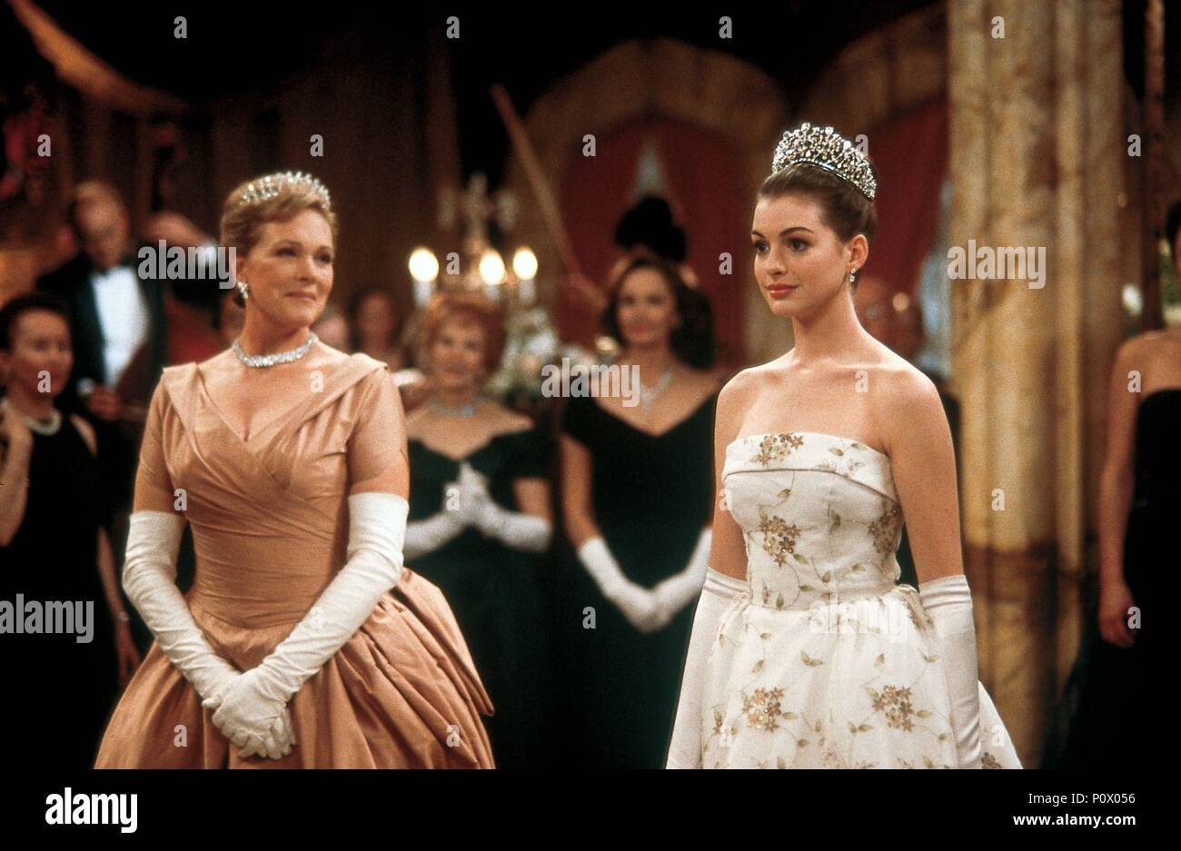 Pellicola originale titolo: la principessa Diaries. Titolo italiano: la principessa Diaries. Regista: GARRY MARSHALL. Anno: 2001. Stelle: Julie Andrews; Anne Hathaway. Credito: WALT DISNEY PRODUCTIONS / Album Foto Stock