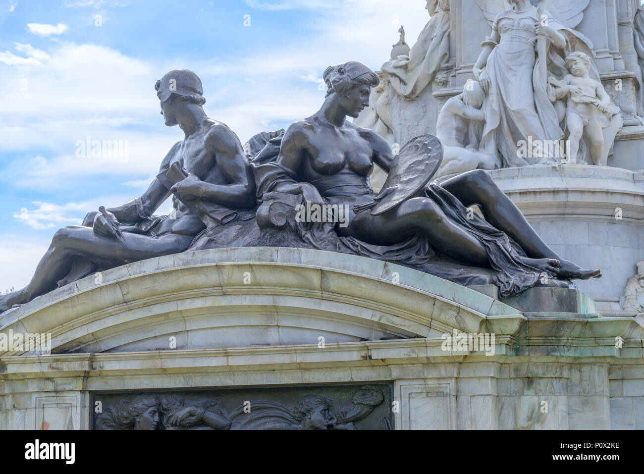 L arte e la scienza di scultura, parte della regina Victoria Memorial di fronte a Buckingham Palace di Londra Foto Stock