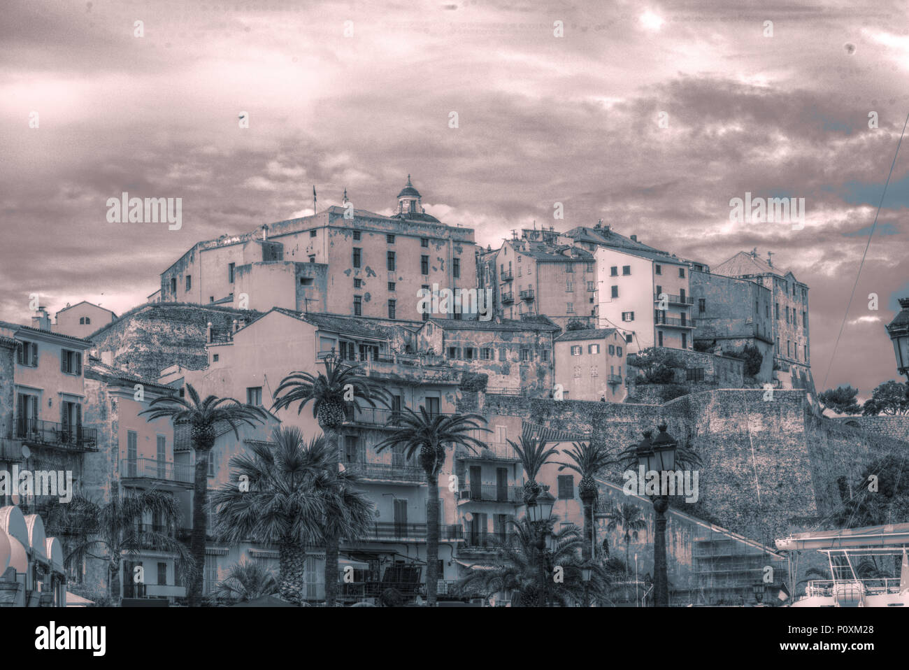 Multi-immagine colorata della città vecchia di Ajaccio, città capitale della Corsica, di notte Foto Stock