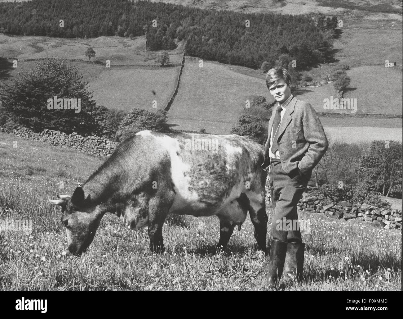 Pellicola originale titolo: tutte le creature grandi e piccole. Titolo inglese: tutte le creature grandi e piccole. Regista: CLAUDE WHATHAM. Anno: 1975. Stelle: SIMON WARD. Credito: film EMI/TALENTO ASSOCIATES / Album Foto Stock