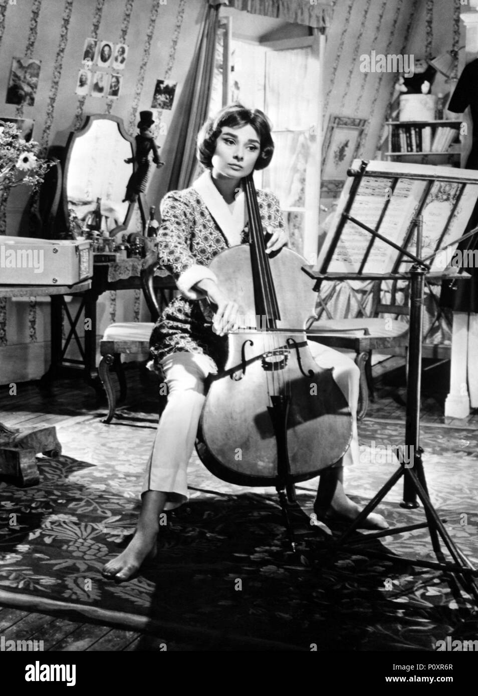 Pellicola originale titolo: Amore nel pomeriggio. Titolo inglese: Amore nel pomeriggio. Regista: Billy Wilder. Anno: 1957. Stelle: Audrey Hepburn. Credito: Billy Wilder / Album Foto Stock