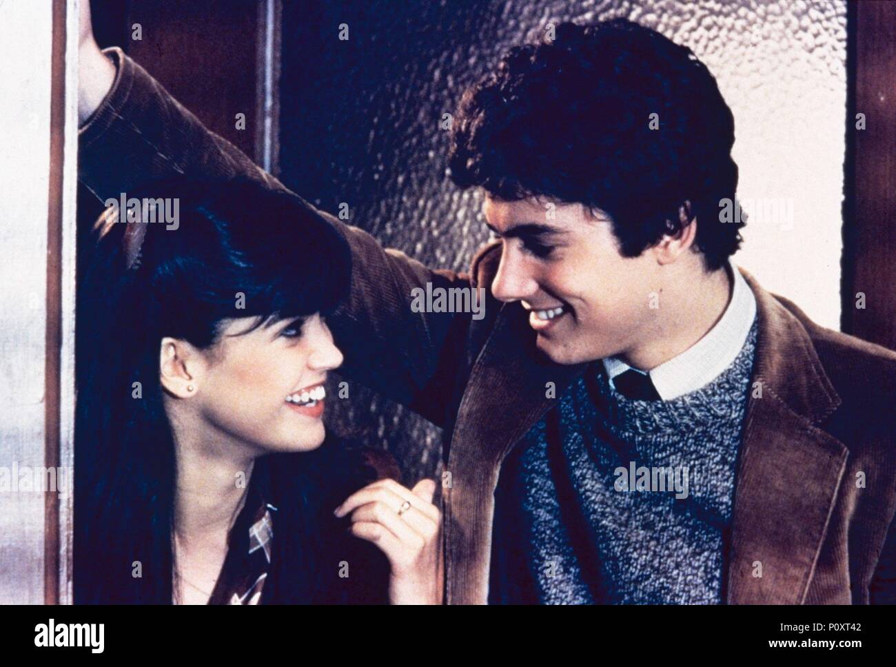 Pellicola originale titolo: GREMLINS. Titolo inglese: GREMLINS. Regista: Joe Dante. Anno: 1984. Stelle: PHOEBE CATES; ZACH GALLIGAN. Credito: WARNER BROTHERS / Album Foto Stock