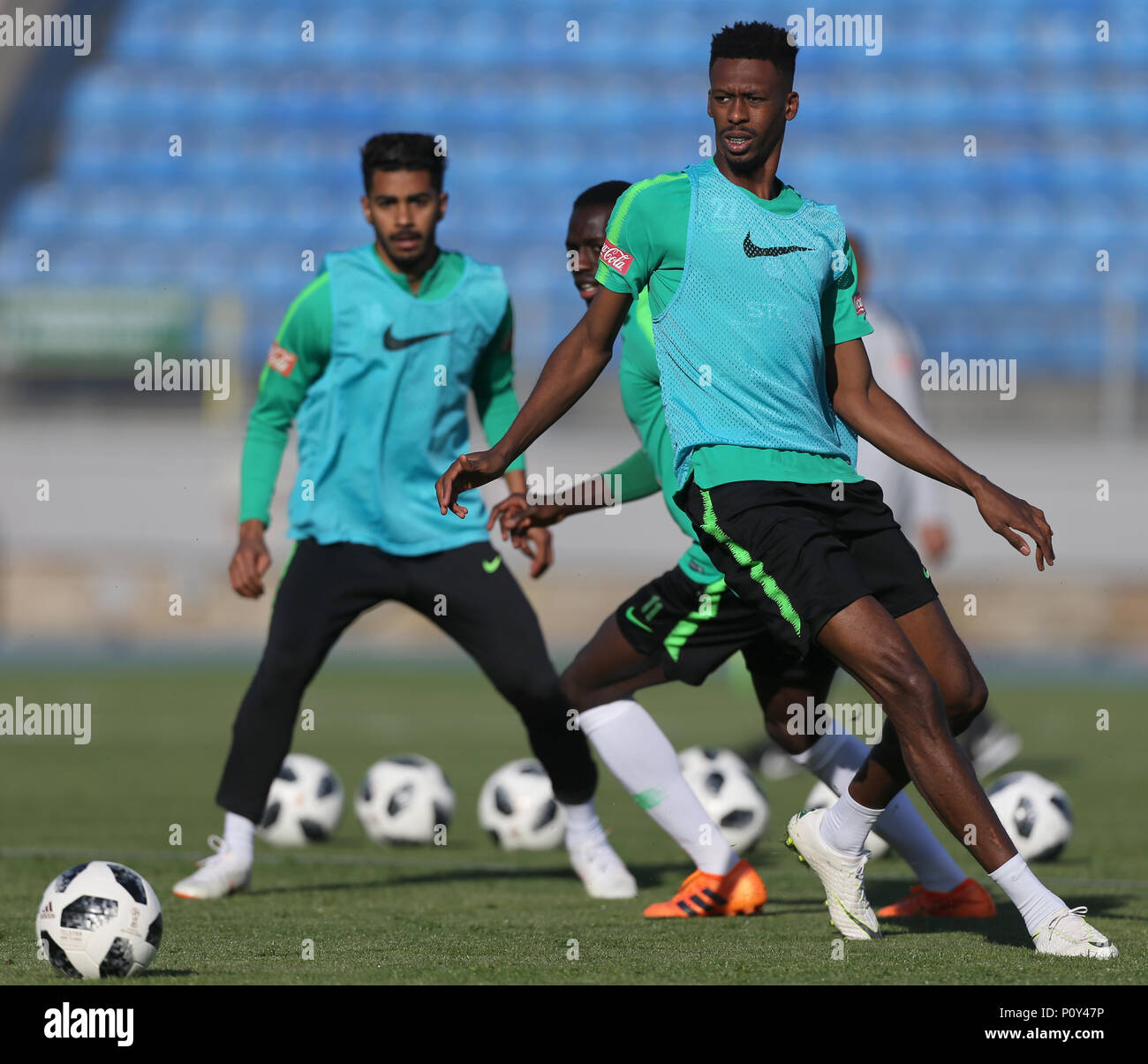 I giocatori dell'Arabia Saudita national football team partecipare a una sessione di formazione alla Petrovsky Stadium di San Pietroburgo, precedendo la Russia 2018 Coppa del mondo. Foto Stock