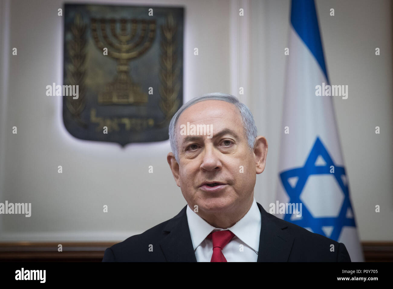 Gerusalemme. Decimo Giugno, 2018. Il Primo Ministro israeliano Benjamin Netanyahu sedie settimanale di riunione del gabinetto a Gerusalemme, il 10 giugno 2018. Benjamin Netanyahu ha detto domenica che i leader europei hanno deciso che l'Iran dovrebbe essere spinto fuori della Siria e ha accettato di Israele gli attacchi aerei contro siti iraniani in Siria. Credito: JINI/Yonatan residence/Xinhua/Alamy Live News Foto Stock