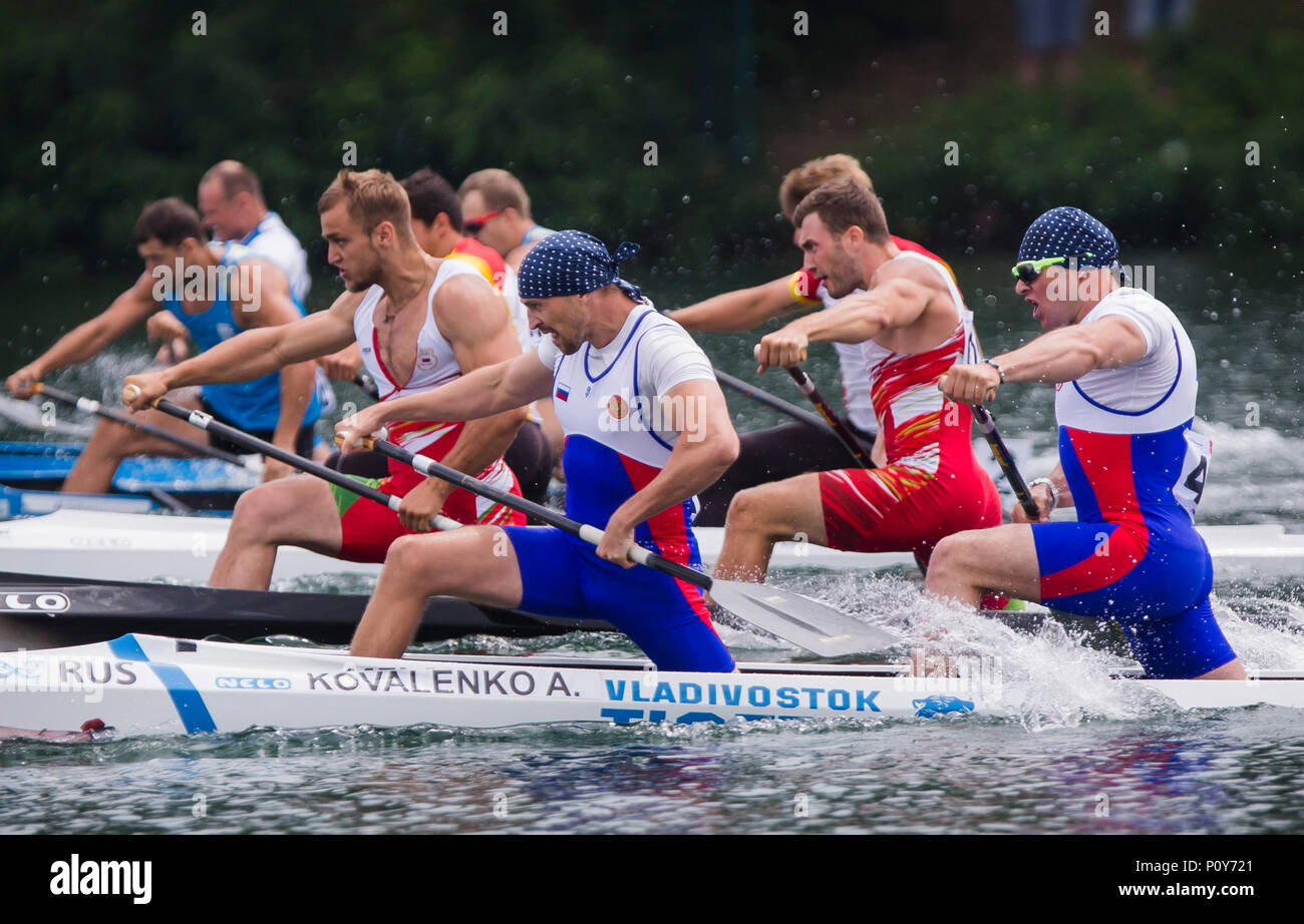 A Belgrado, in Serbia. Decimo Jun, 2018. Alexander Kovalenko e Ivan Shtyl della Rus competere negli uomini la canoa double (C2), a Finale, 200m gara sprint Credito: Nikola Krstic/Alamy Live News Foto Stock