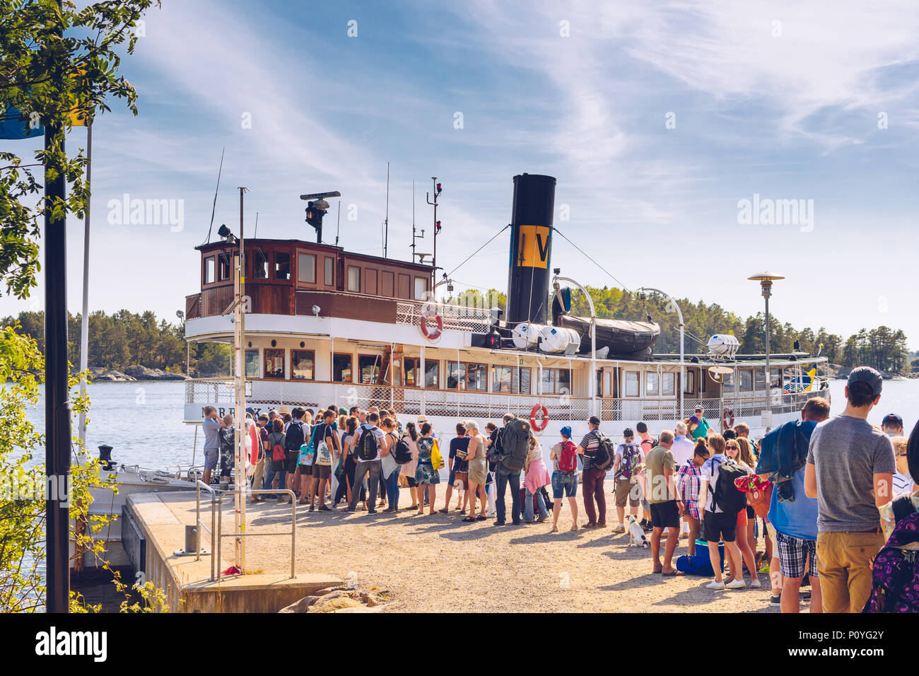 Svedese tradizionale sistema di traghetti con Waxholmsbolaget sull isola di Grinda, Stoccolma Foto Stock