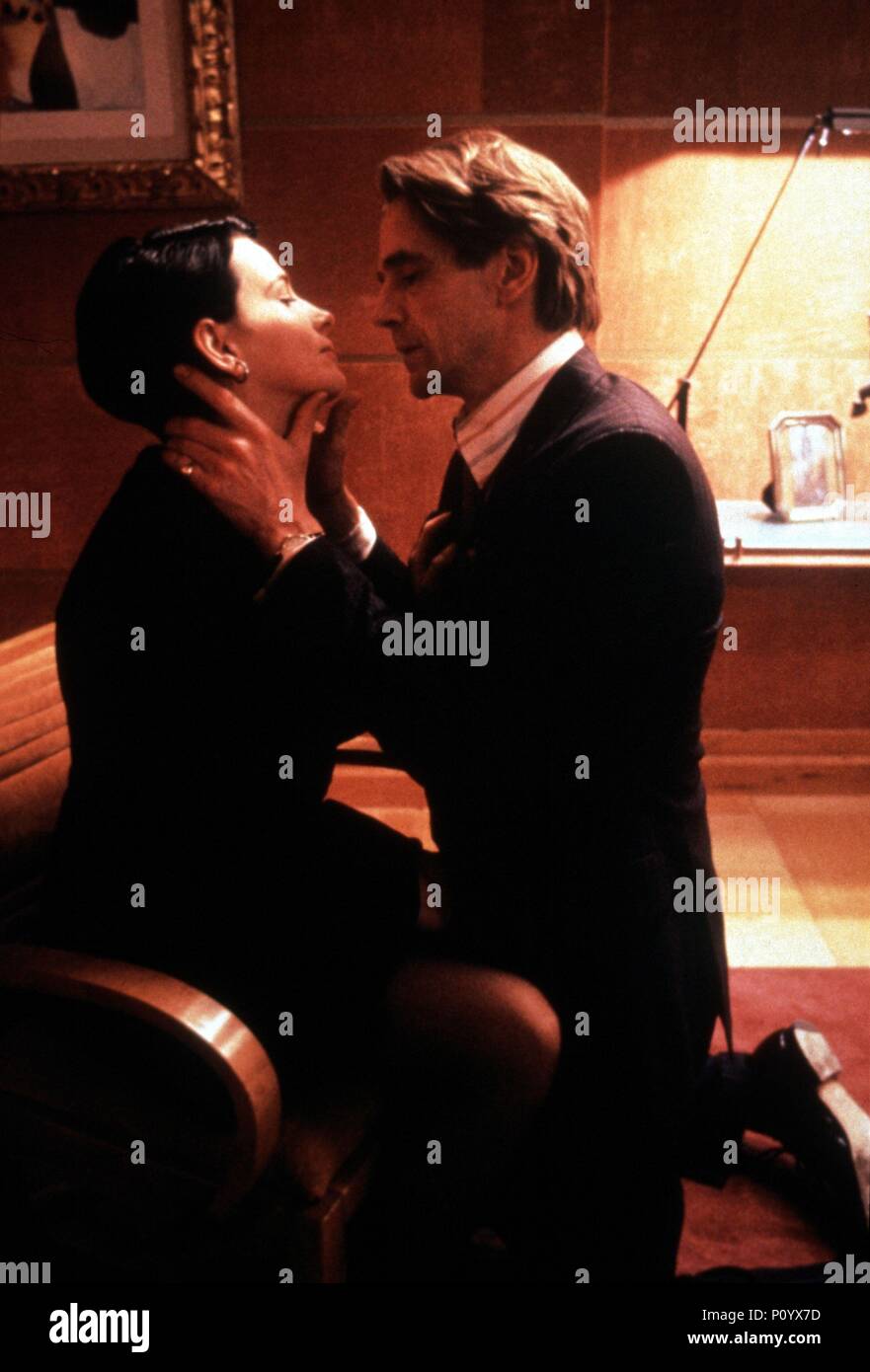 Pellicola originale titolo: FATALE. Titolo inglese: DANNI. Regista: Louis Malle. Anno: 1992. Stelle: Jeremy Irons; JULIETTE BINOCHE. Credito: SKRIBA/STUDIO CANAL/canale 4/CANAL+ / Album Foto Stock