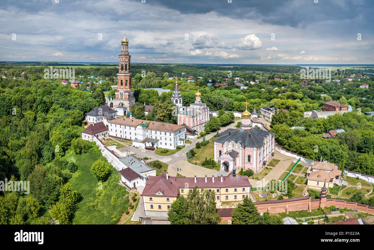 Vista aerea del monastero di Giovanni il Teologo nel villaggio Poshchupovo, Oblast di Ryazan, Russia Foto Stock