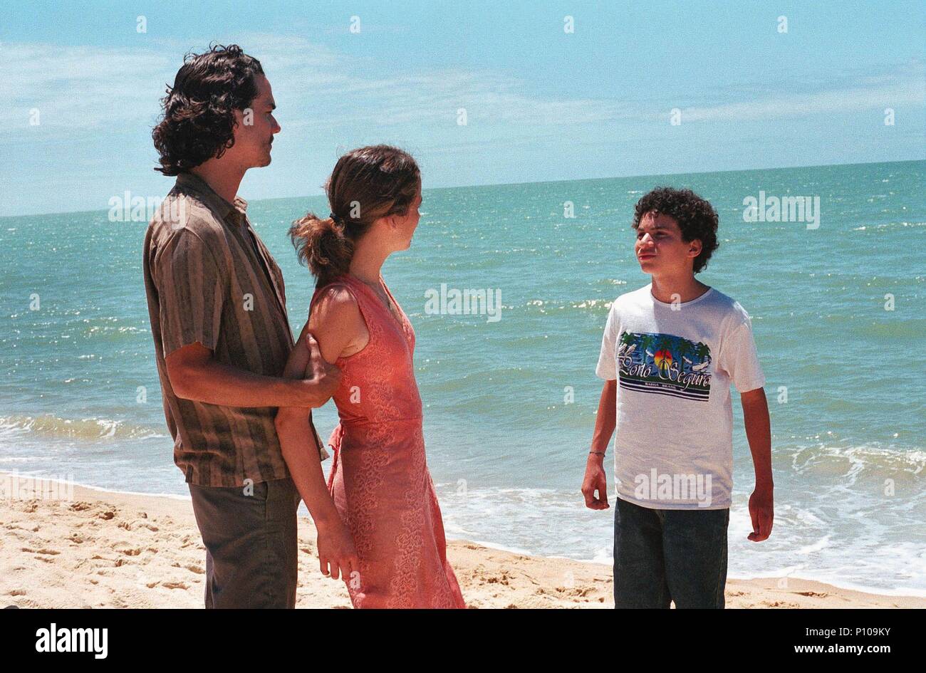 Pellicola originale titolo: O CAMINHO DAS NUVENS. Titolo inglese: il centro del mondo, i. Regista: VICENTE AMORIM. Anno: 2003. Stelle: CLAUDIA ABREU; WAGNER MOURA; RAVI RAMOS LACERDA. Credito: BUENA VISTA / Album Foto Stock