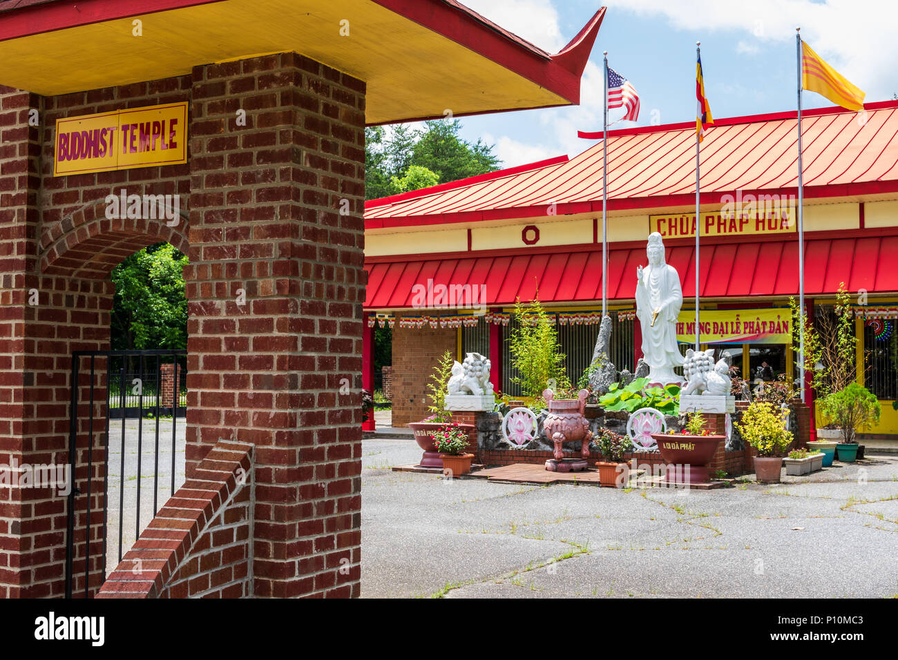 HICKORY, NC, Stati Uniti d'America-31 18 maggio: un vietnamita tempio buddista, chua phap hoa, situato nella piccola città del sud di Hickory. Foto Stock