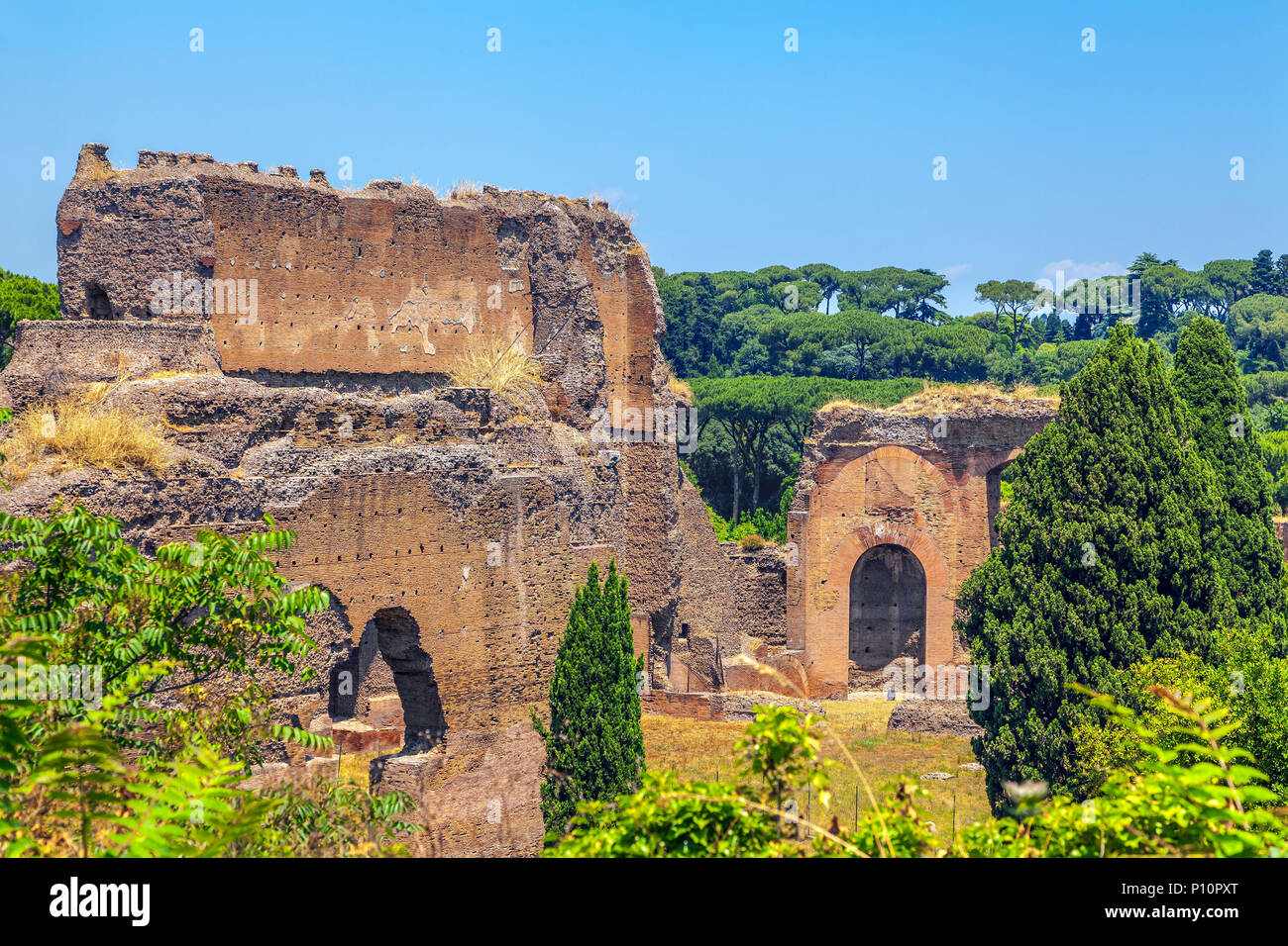 I resti delle antiche Terme di Caracalla a Roma. Foto Stock