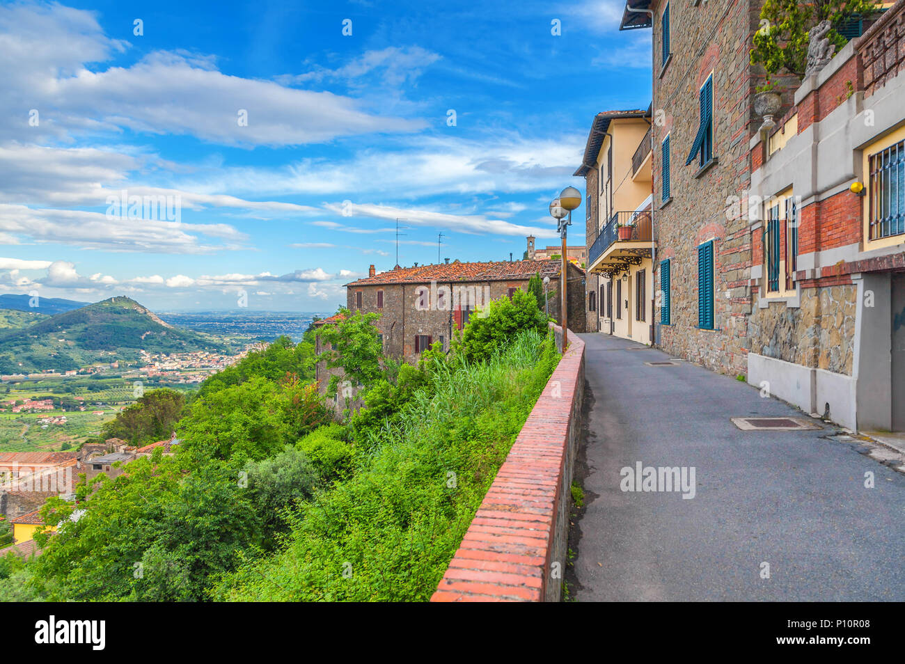 Montecatini Alto. L'Italia. Paesaggio urbano. Foto Stock