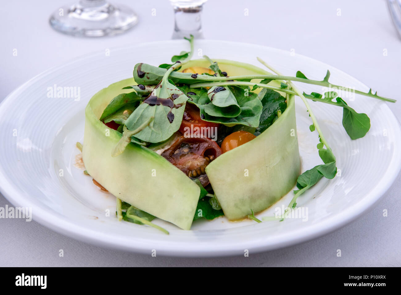 Il pomodoro cetriolo insalata caprese a El Monte Sagrado Resort Foto Stock