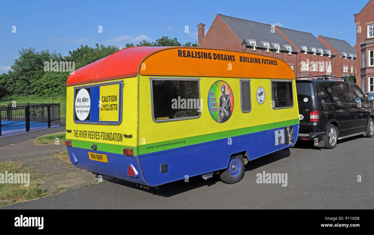 River Reeves Foundation Caravan, Grappenhall Heys, Warrington, Cheshire, Inghilterra, Regno Unito - The Gateway, Warrington, WA1 1SR Foto Stock