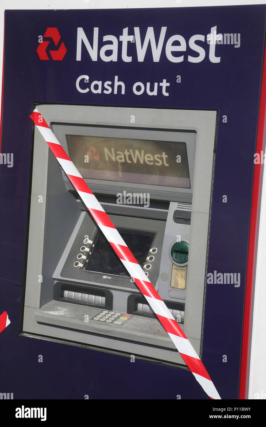 Uno dei molti UK banca locale delle chiusure è questo Nat West Bank in Bawtry. Ciò significa anche che i residenti locali allenta questo punto di contanti servizio. Foto Stock