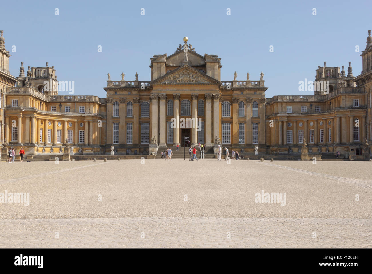 Il Palazzo di Blenheim, Oxfordshire, Inghilterra, Regno Unito. Il 20 maggio 2018. Regno Unito Meteo. Casa Nobiliare. I turisti si può ammirare lo splendore del Palazzo di Blenheim in una giornata di sole. Foto Stock