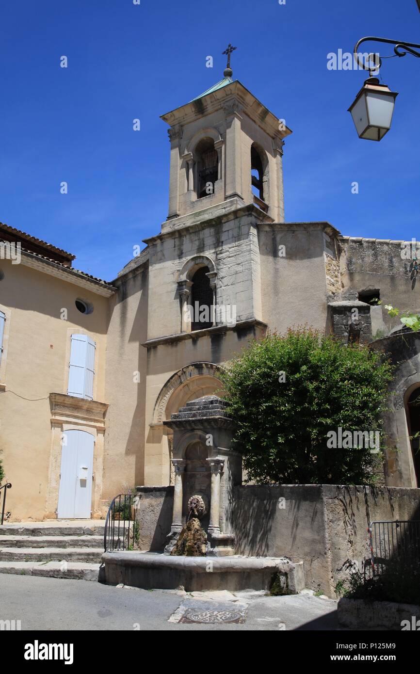 La chiesa nel villaggio di Lourmarin Vaucluse,Francia Foto Stock
