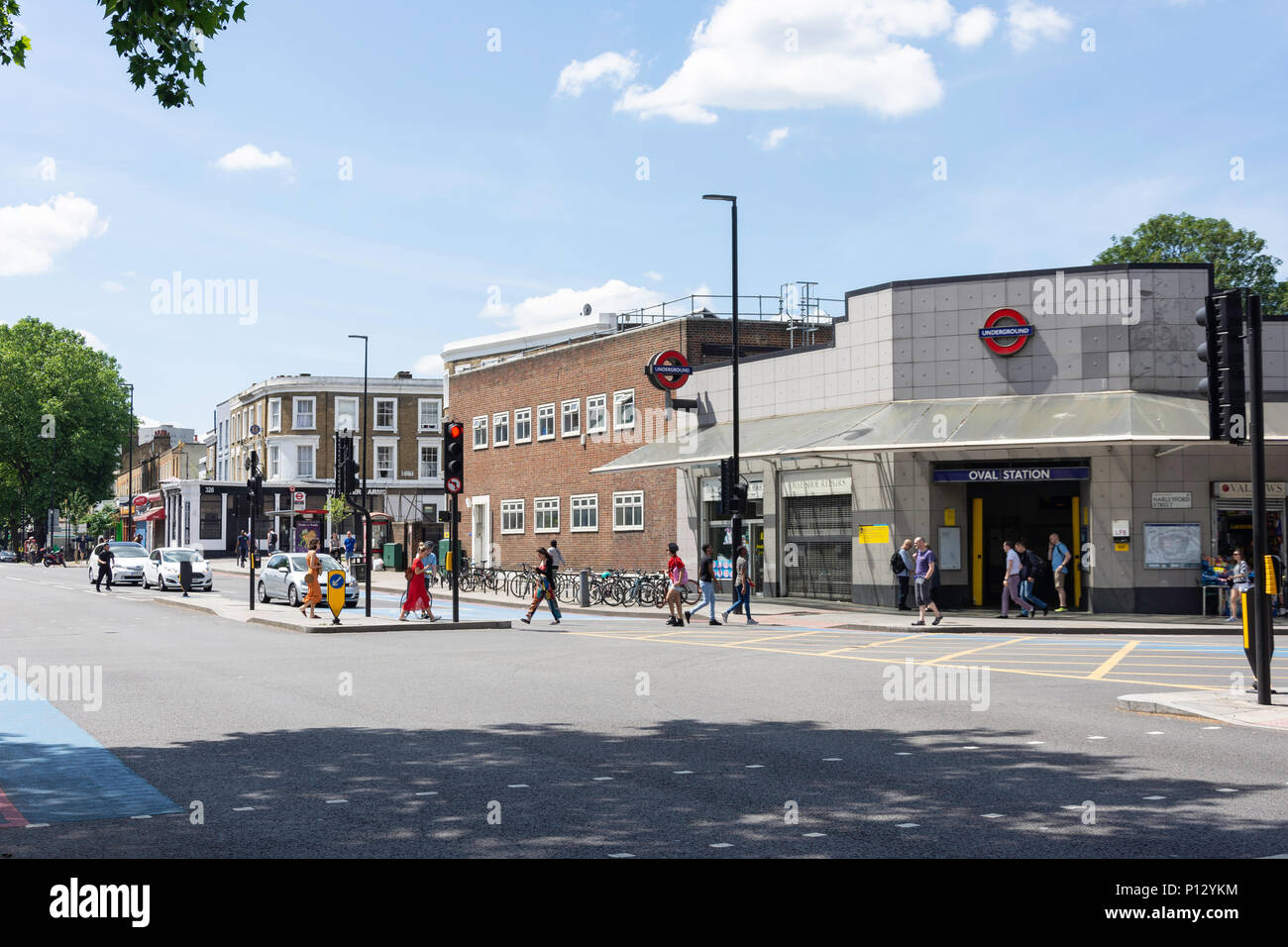 Oval Stazione della metropolitana di Clapham Road, Kennington, London Borough di Lambeth, Greater London, England, Regno Unito Foto Stock