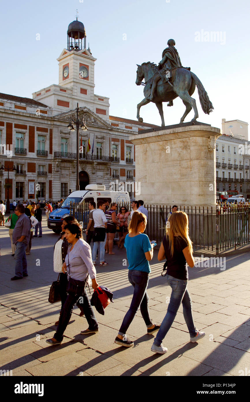 Montate la statua di Carlo III di Spagna, piazza Puerta del Sol di Madrid, Spagna Foto Stock