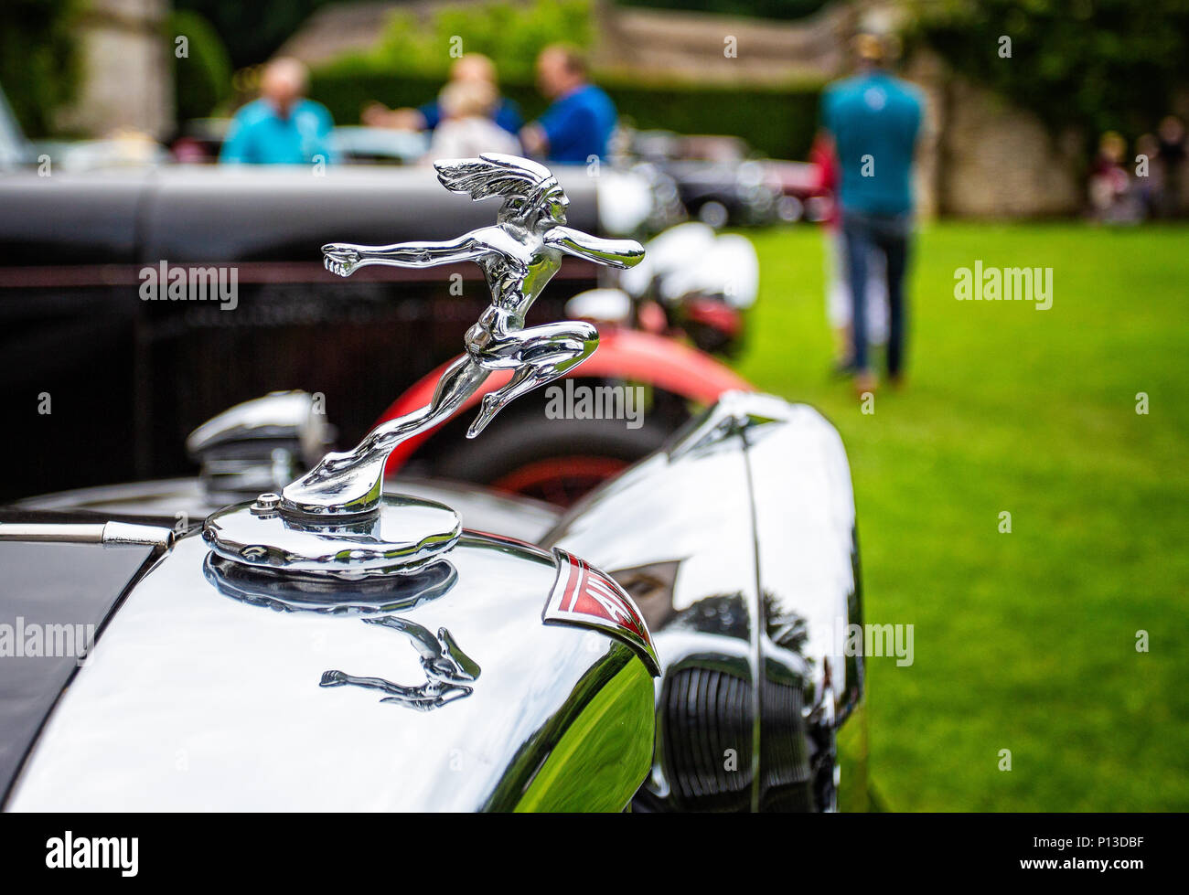 Alvis auto cofano argento ornamento e mascotte auto prese a Puddletown, Dorset, Regno Unito il 10 giugno 2018 Foto Stock