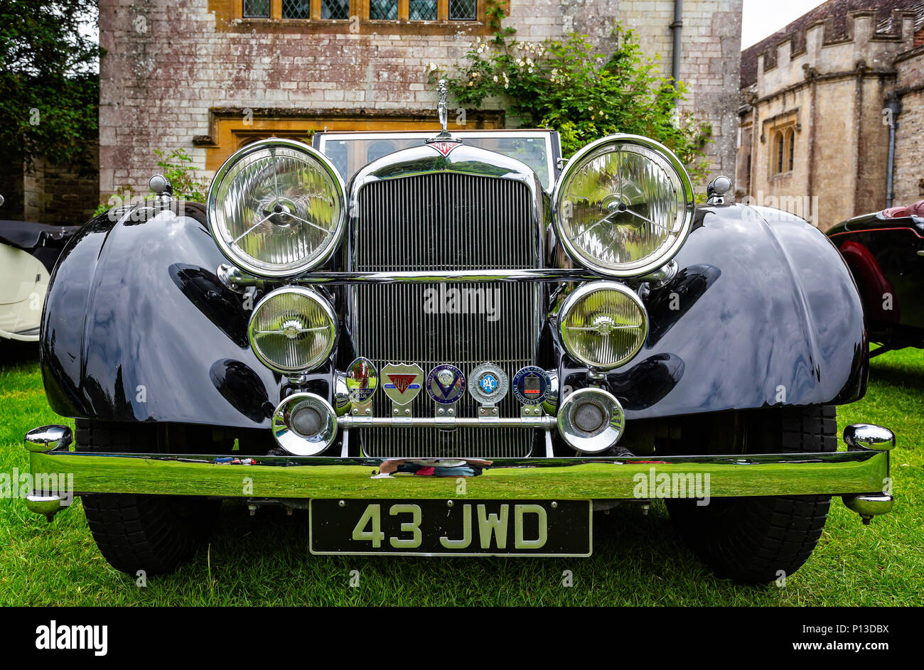 Nero vintage di lusso auto sportiva presi in Puddletown, Dorset, Regno Unito il 10 giugno 2018 Foto Stock