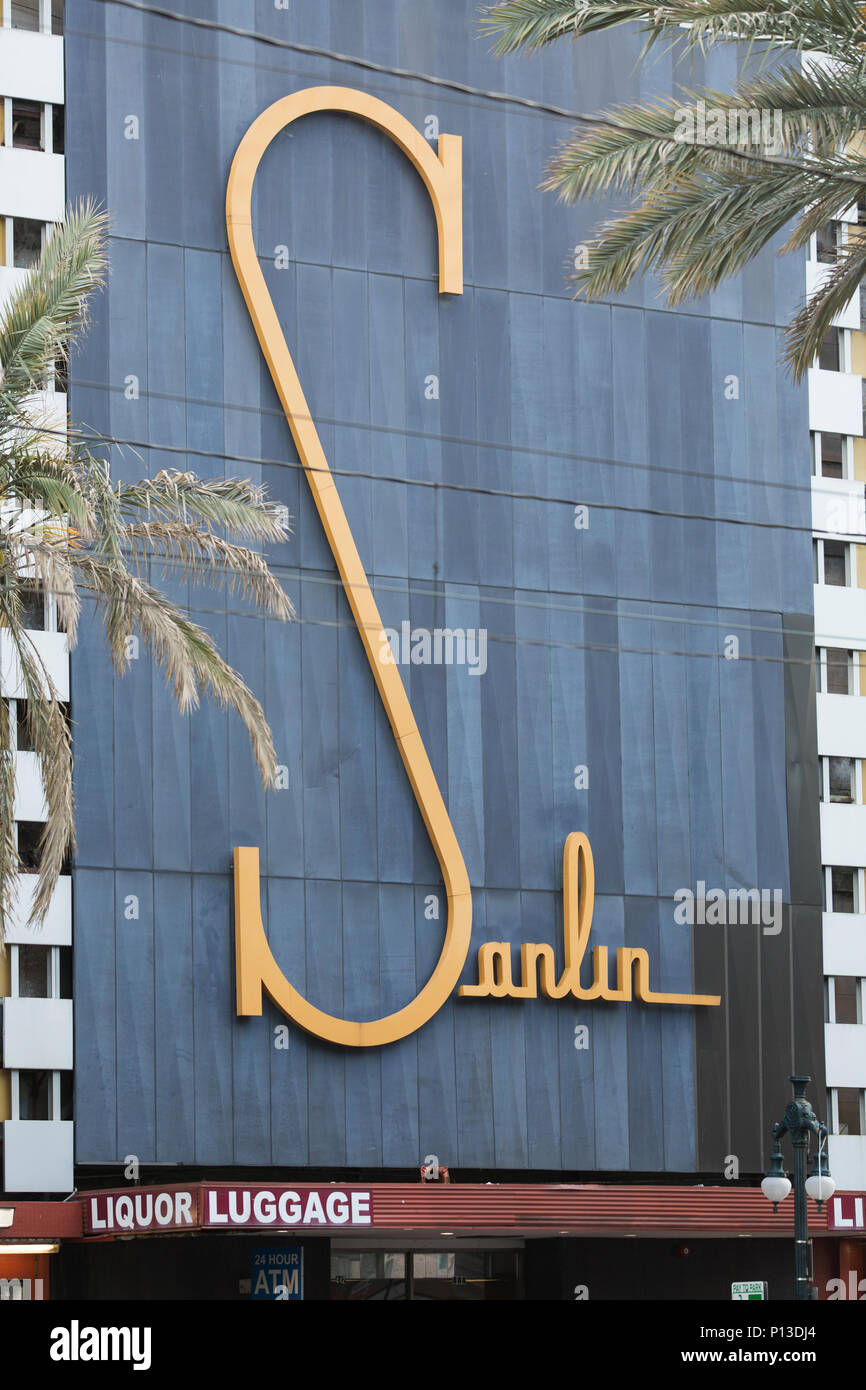 Il retrò degli anni cinquanta segno sul vecchio Sanlin edificio sul Canal Street a New Orleans, Louisiana. Foto Stock