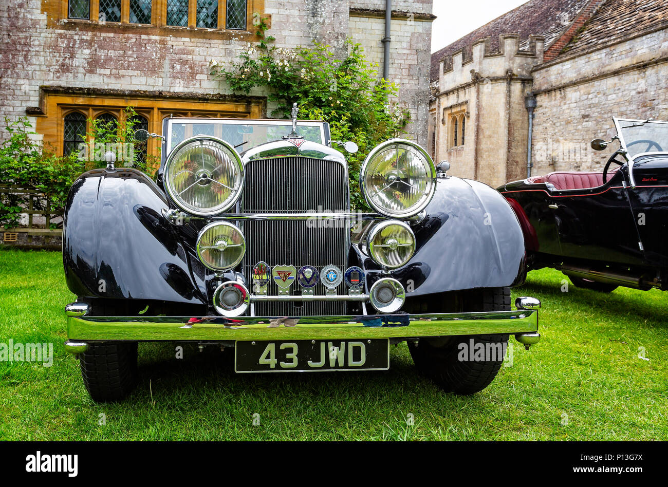 Nero vintage di lusso auto sportiva presi in Puddletown, Dorset, Regno Unito il 10 giugno 2018 Foto Stock