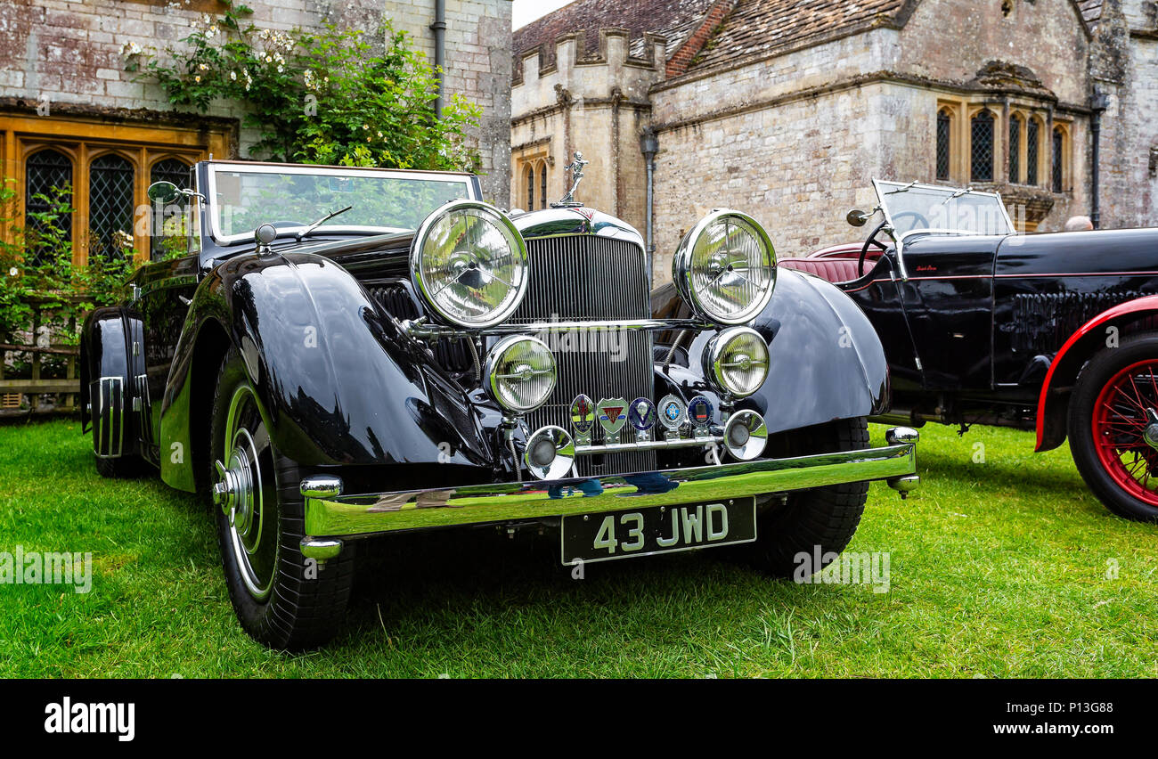 Nero vintage di lusso auto sportiva presi in Puddletown, Dorset, Regno Unito il 10 giugno 2018 Foto Stock