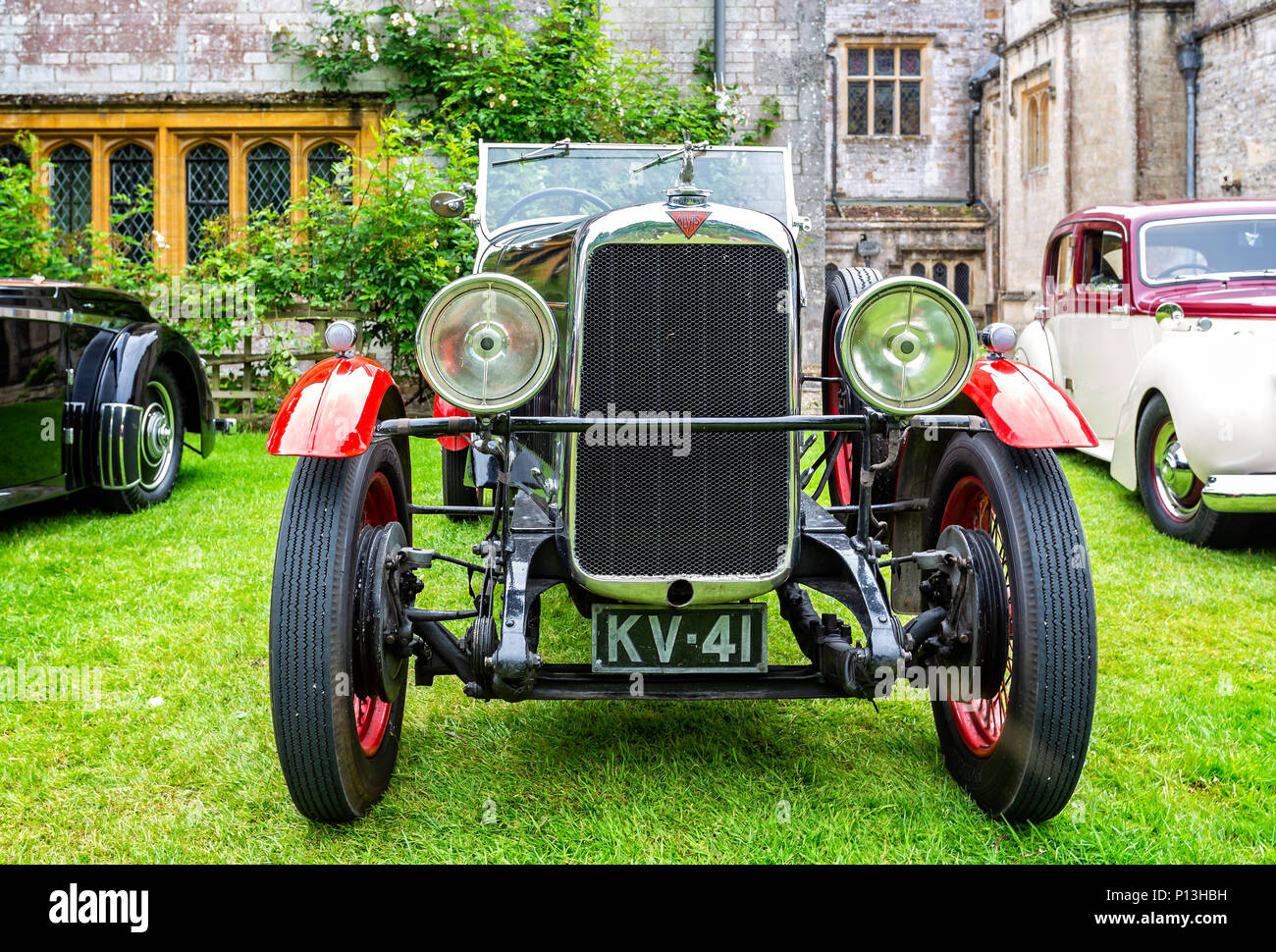 Red & Black vintage di lusso auto sportiva presi in Puddletown, Dorset, Regno Unito il 10 giugno 2018 Foto Stock