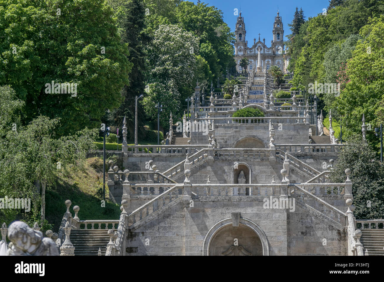 Famosa scalinata che conduce al di Nossa Senhora dos Remedios chiesa di Lamego, Portogallo. Foto Stock