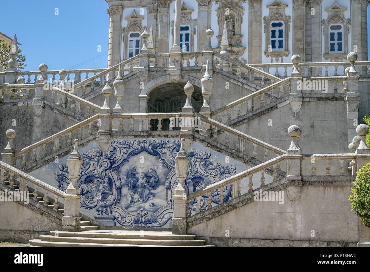 Famosa scalinata che conduce al di Nossa Senhora dos Remedios chiesa di Lamego, Portogallo. Foto Stock