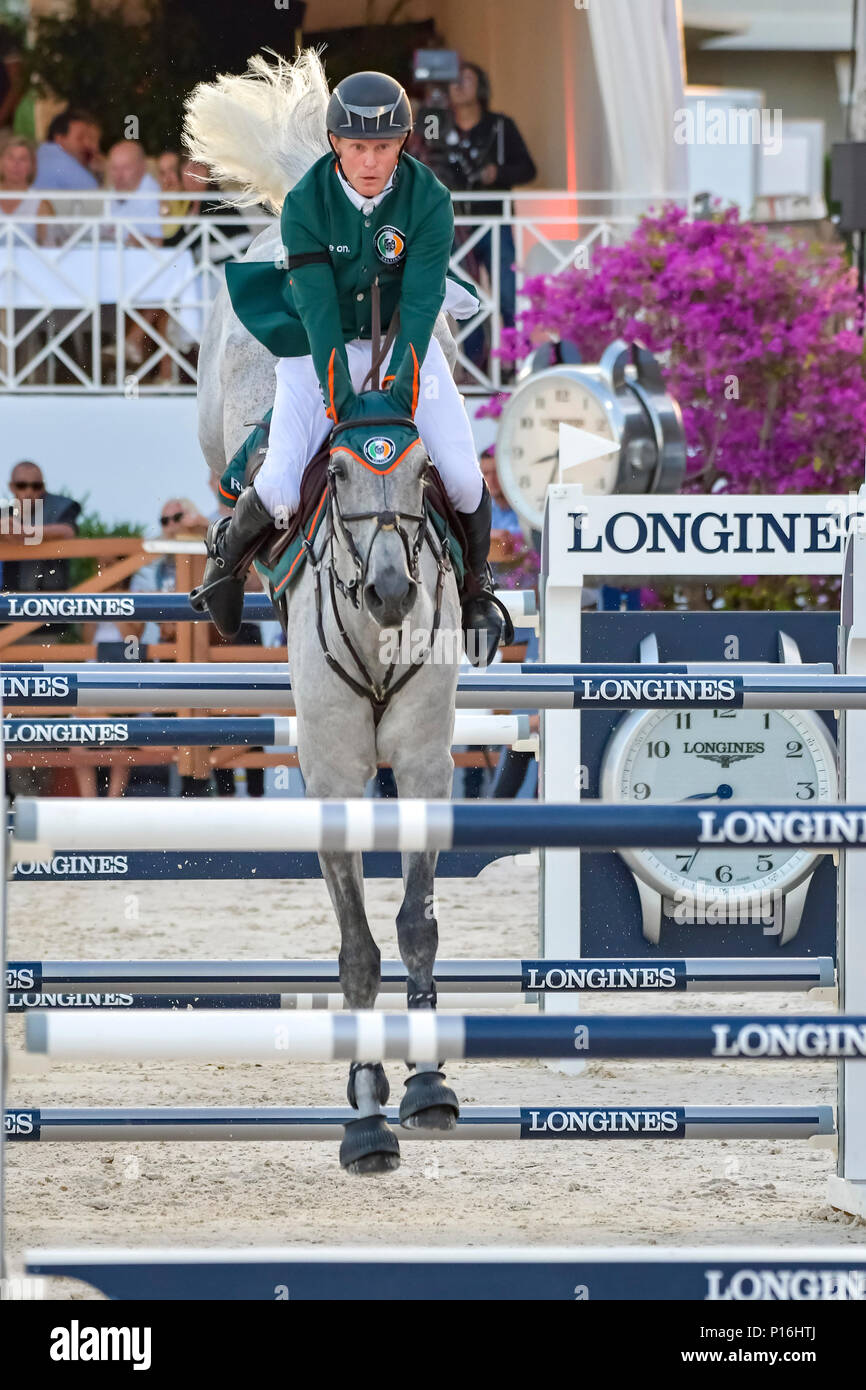 Cannes, Francia. 09 Giugno, 2018. L'Irlanda Cameron Hanley Team Celtics Miami su Quirex compete durante il 2018 Longines Global Champions League a Cannes il 09 giugno 2018 Credit: BTWImages Sport/Alamy Live News Foto Stock