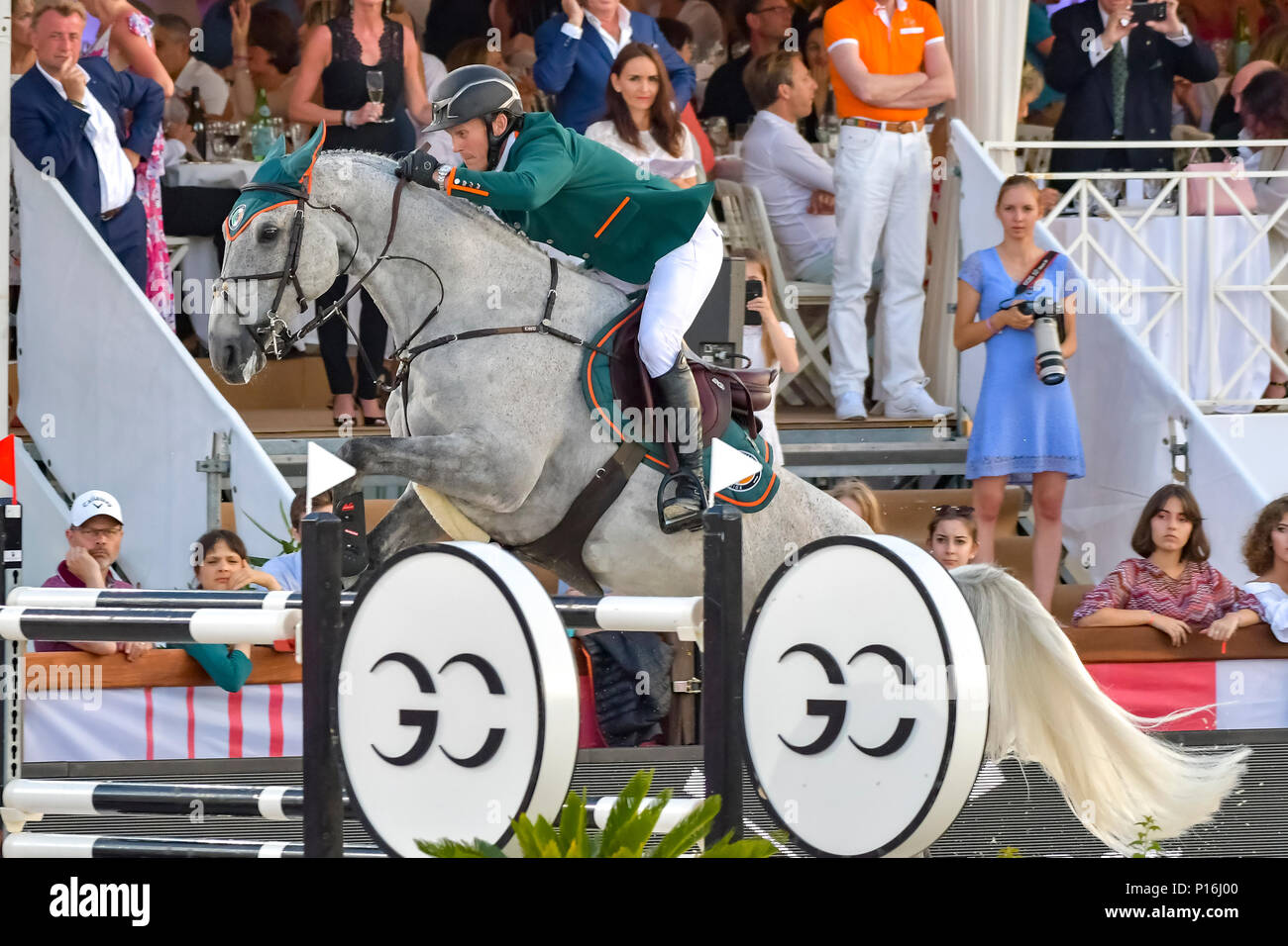 Cannes, Francia. 09 Giugno, 2018. L'Irlanda Cameron Hanley Team Celtics Miami su Quirex compete durante il 2018 Longines Global Champions League a Cannes il 09 giugno 2018 Credit: BTWImages Sport/Alamy Live News Foto Stock