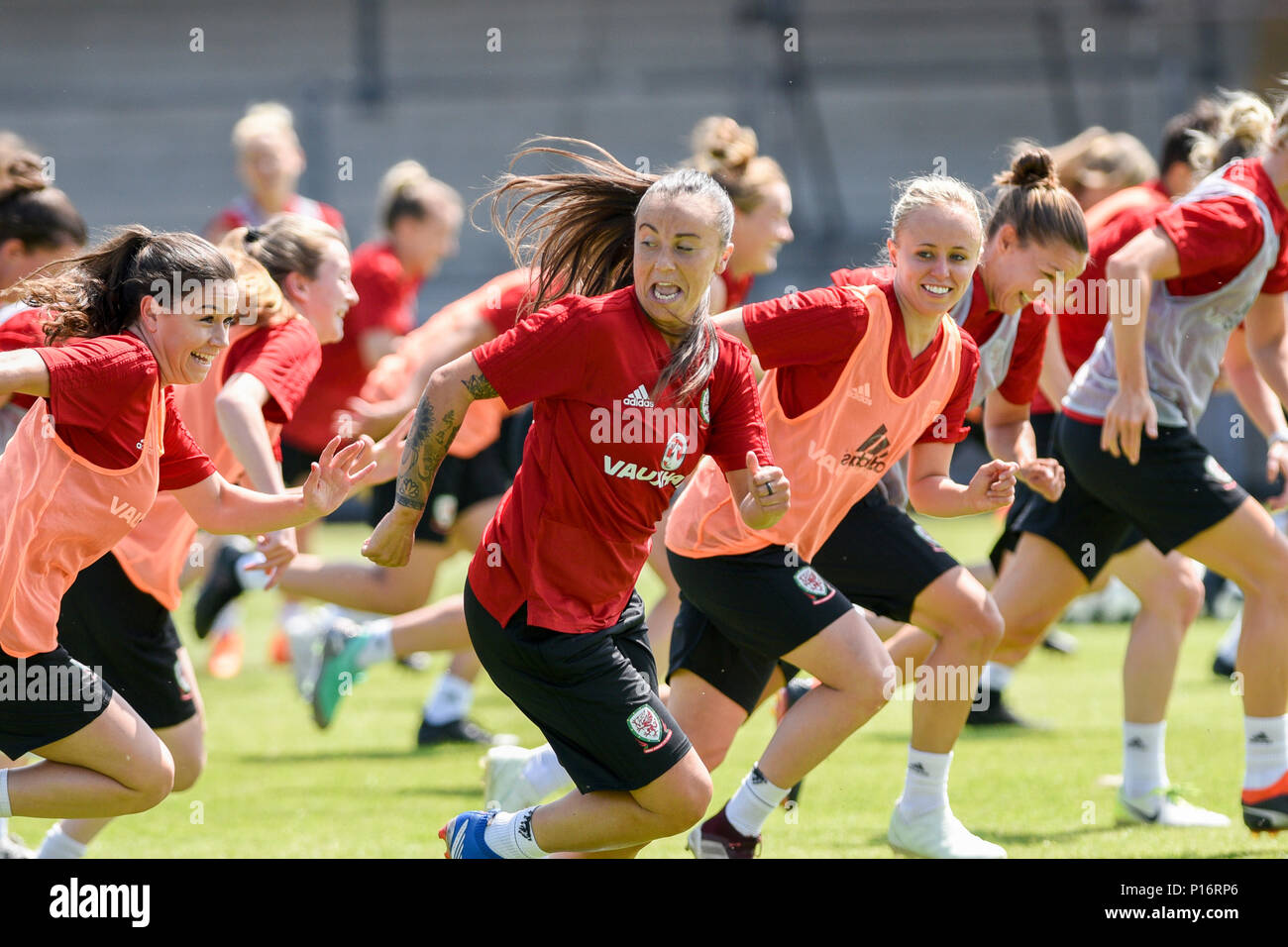 Newport, Wales, Regno Unito. 11 Giugno, 2018. Il Galles Womens Team internazionale di formazione, Newport City Stadium, Newport, 11/6/18: Galles squadra treno davanti a loro fondamentale world cup qualifier contro la Russia Credito: Andrew Dowling/Fotografia influenti/Alamy Live News Foto Stock