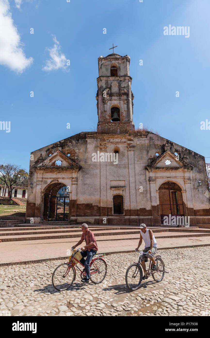Vista esterna dell'ormai abbandonato Iglesia Santa Ana nel Patrimonio Mondiale UNESCO città di Trinidad, Cuba. Foto Stock