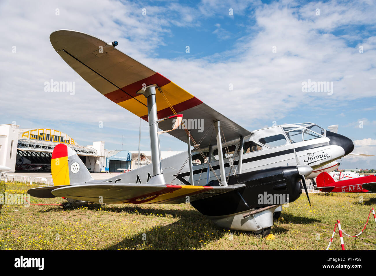 Madrid, Spagna - 3 Giugno 2018: De Havilland DH89 Dragon Rapide dal 1934 aeromobile durante air show della storica collezione aerei a Cuatro Vientos ai Foto Stock
