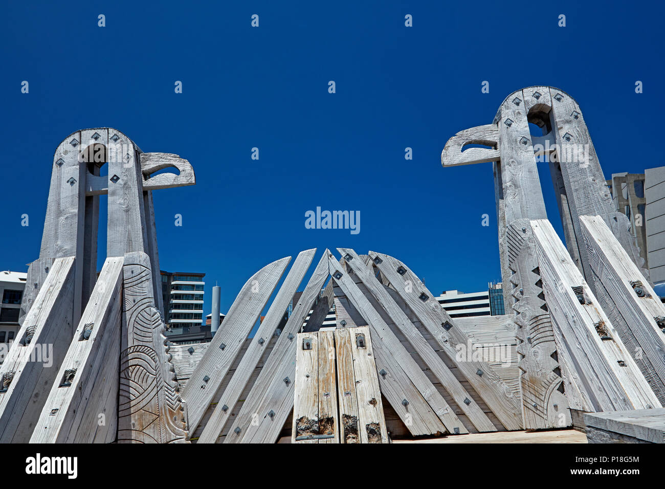 Arte pubblica opera di Paratene Machitt, città di mare ponte, da Piazza Civica, Wellington, Isola del nord, Nuova Zelanda Foto Stock