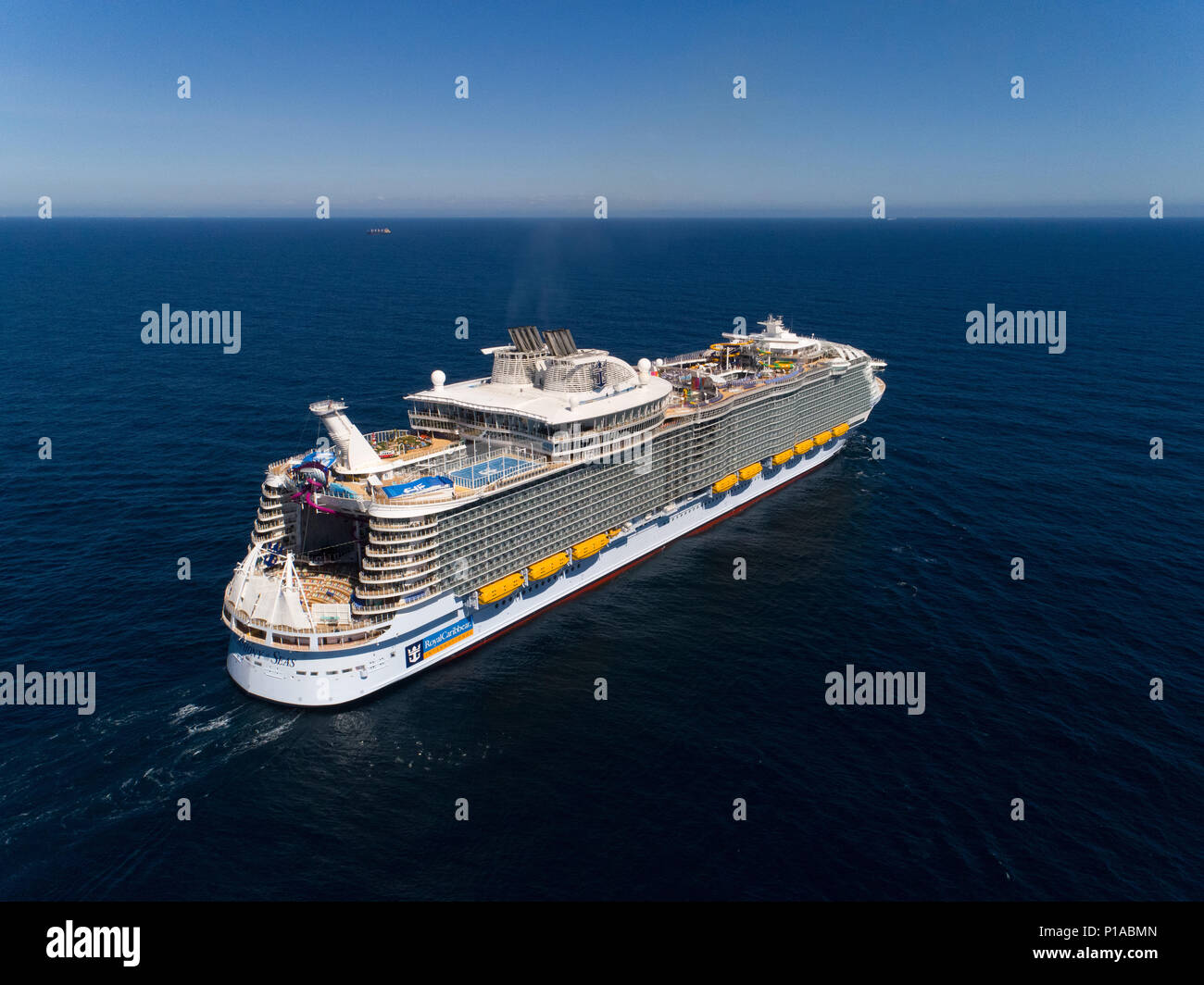 Spagna: al mare, nel mezzo dell'Oceano Atlantico. 2018/03/26. Viaggio inaugurale della sinfonia dei mari di tutto il mondo più grande nave da crociera consegnati b Foto Stock