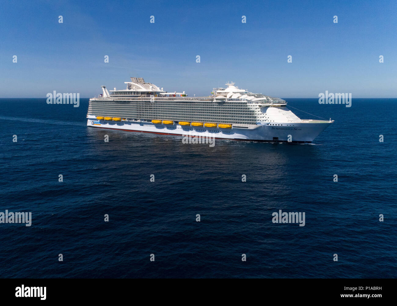 Spagna: al mare, nel mezzo dell'Oceano Atlantico. 2018/03/26. Viaggio inaugurale della sinfonia dei mari di tutto il mondo più grande nave da crociera consegnati b Foto Stock