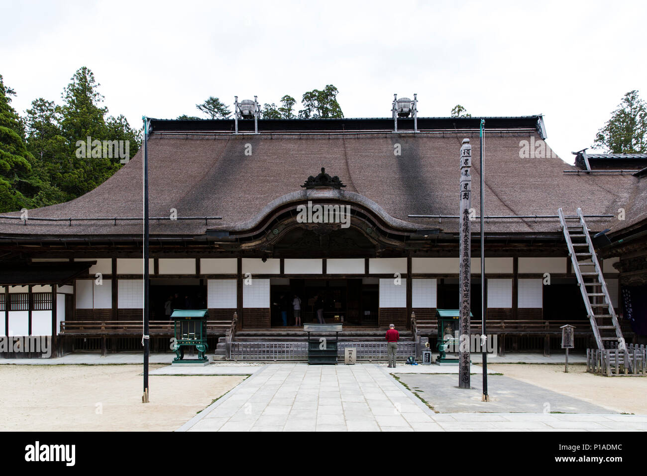 Vista esterna del Kongobu-ji, Koyasan. Questa è la sede della Shingon Setta Buddista in Giappone. Foto Stock