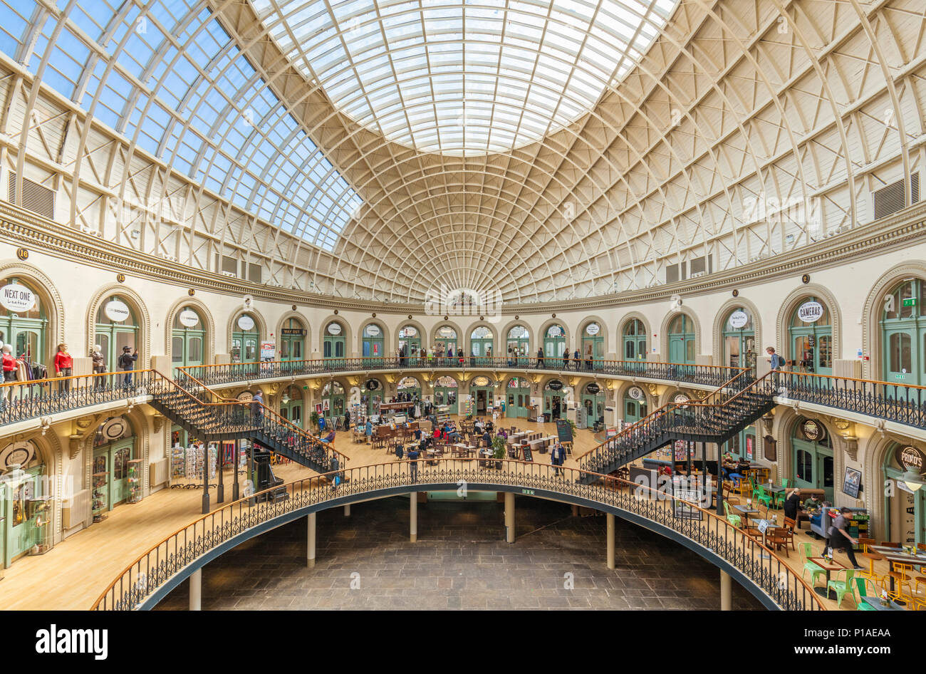 Leeds Corn Exchange Exchange Exchange Exchange Exchange interno di granturco Leeds City Centre Leeds West Yorkshire Inghilterra Regno Unito GB Europa Foto Stock